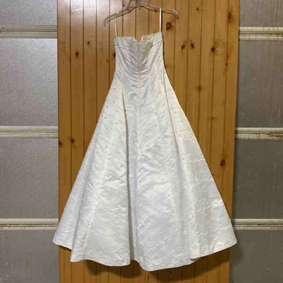 Precious Formals Beautiful White Full length formal. - Picture 8 of 9